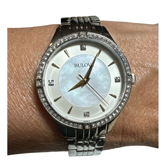 Bulova Crystal Quartz White MOP Dial Stainless Steel Ladies Watch 96L282 Silver - Picture 1 of 5